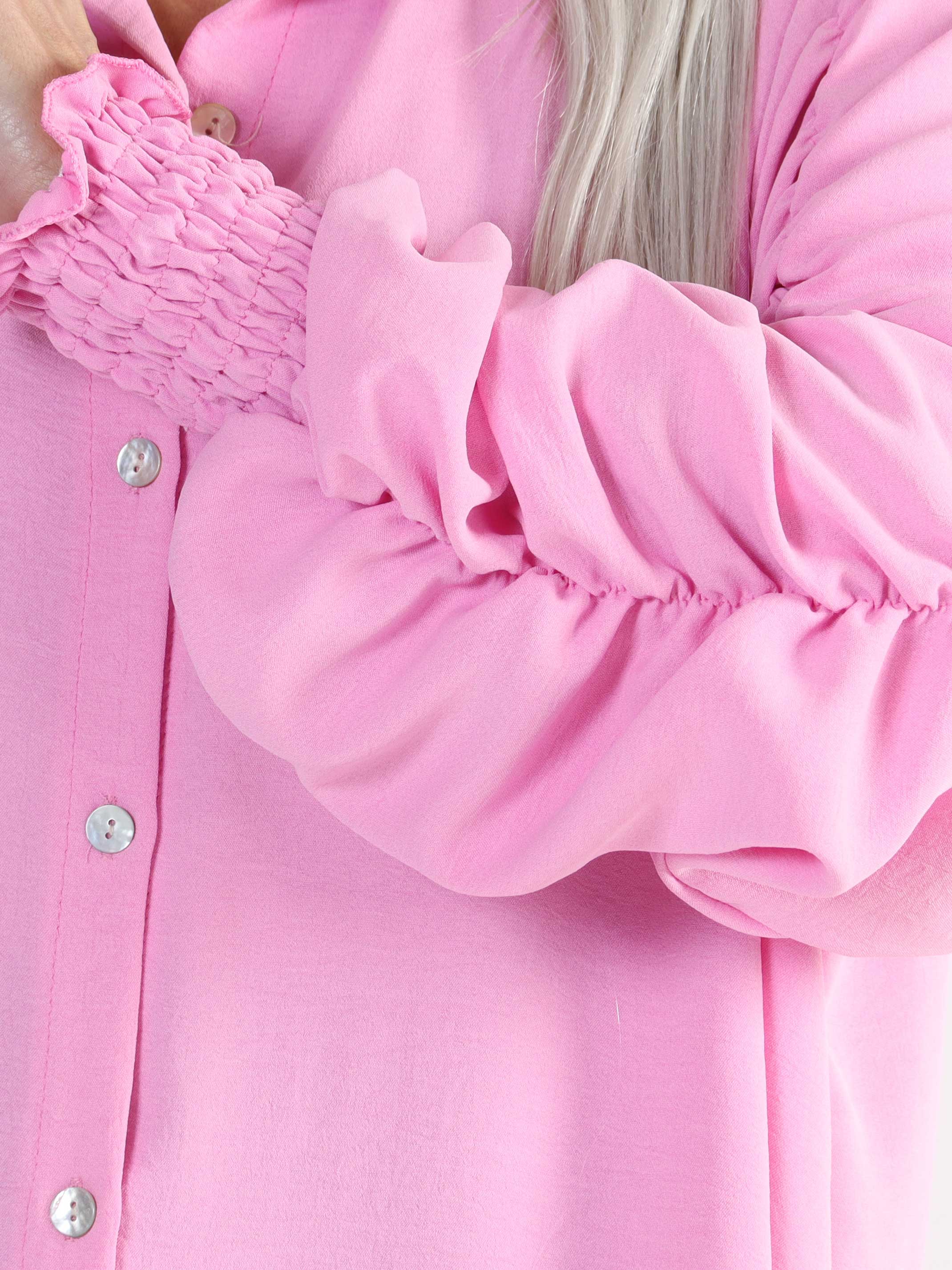 Athena - Lang plus size skjorte med rynk på ærmerne